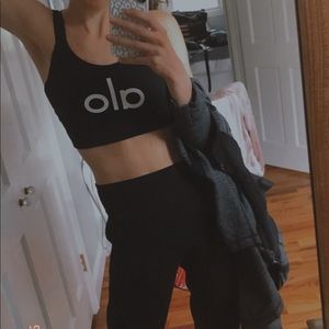Alo yoga fortify logo bra in black